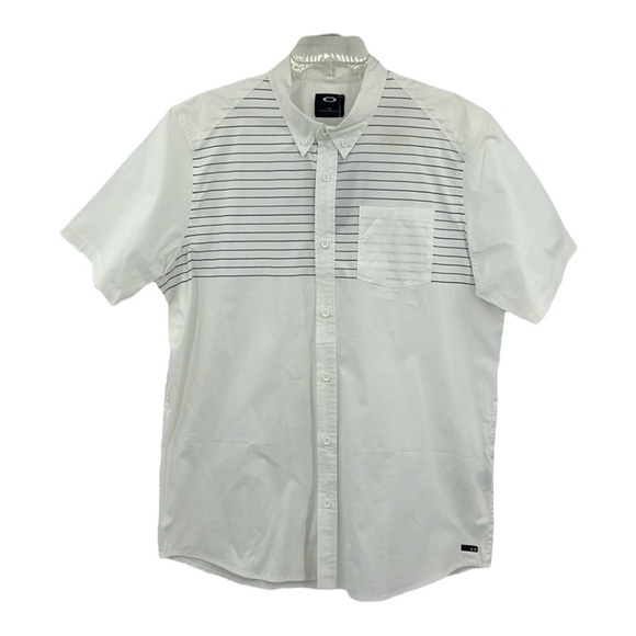 NWT’S Oakley Woven Short Sleeve Button Striped White and Grey Shirt SZ L - Picture 1 of 9